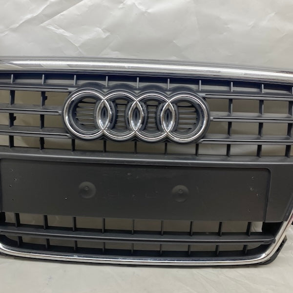 Audi A4 Ön Panjur 8K0853651 08-12
