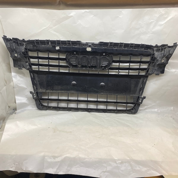 Audi A4 Ön Panjur 8K0853651 08-12