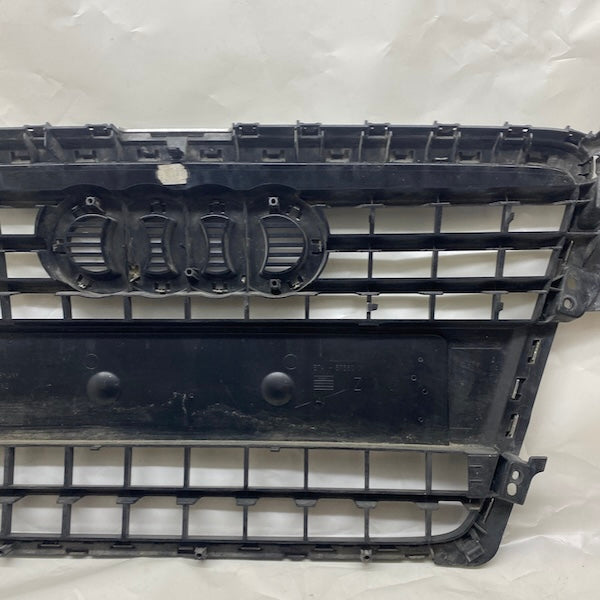 Audi A4 Ön Panjur 8K0853651 08-12