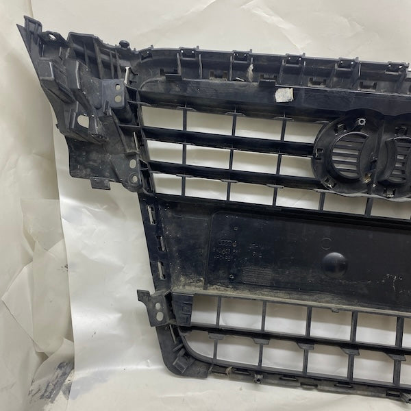 Audi A4 Ön Panjur 8K0853651 08-12