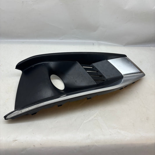 Audi A4 Sağ Ön Sis Kapağı 8W0807682AK