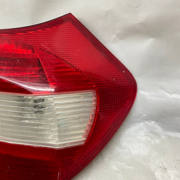 BMW 1 E87 Sağ Stop 04-07 Orijinal Çıkma En Uygun Oto Parça