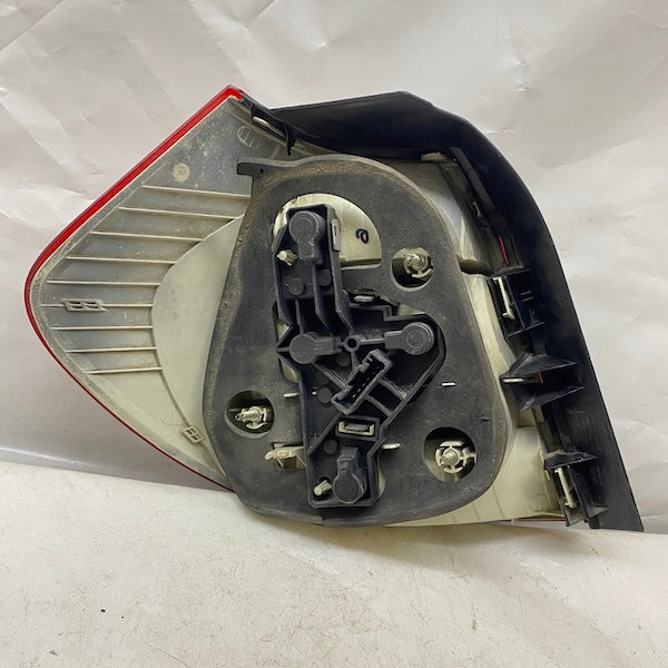 BMW 1 E87 Sağ Stop 04-07 Orijinal Çıkma En Uygun Oto Parça