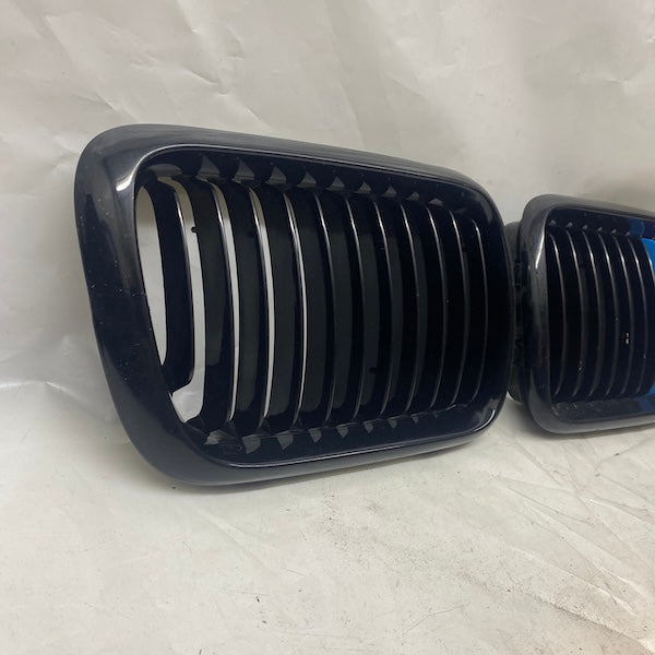 BMW 3 E36 Ön Panjur 51138195094/93 90-97 En Uygun Oto Parça