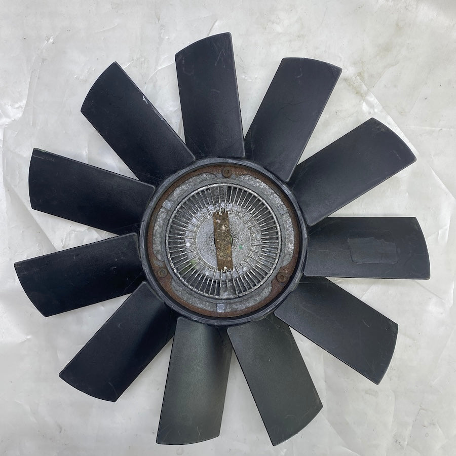 BMW 3 E46 çıkma fan pervanesi – motor soğutma sistemine uygun orijinal parça.