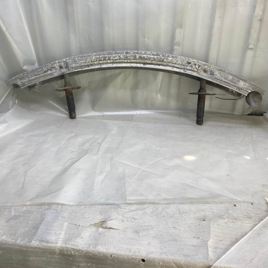 BMW 3 Serisi E46 model araçlar için orijinal çıkma ön tampon demiri komple parça.