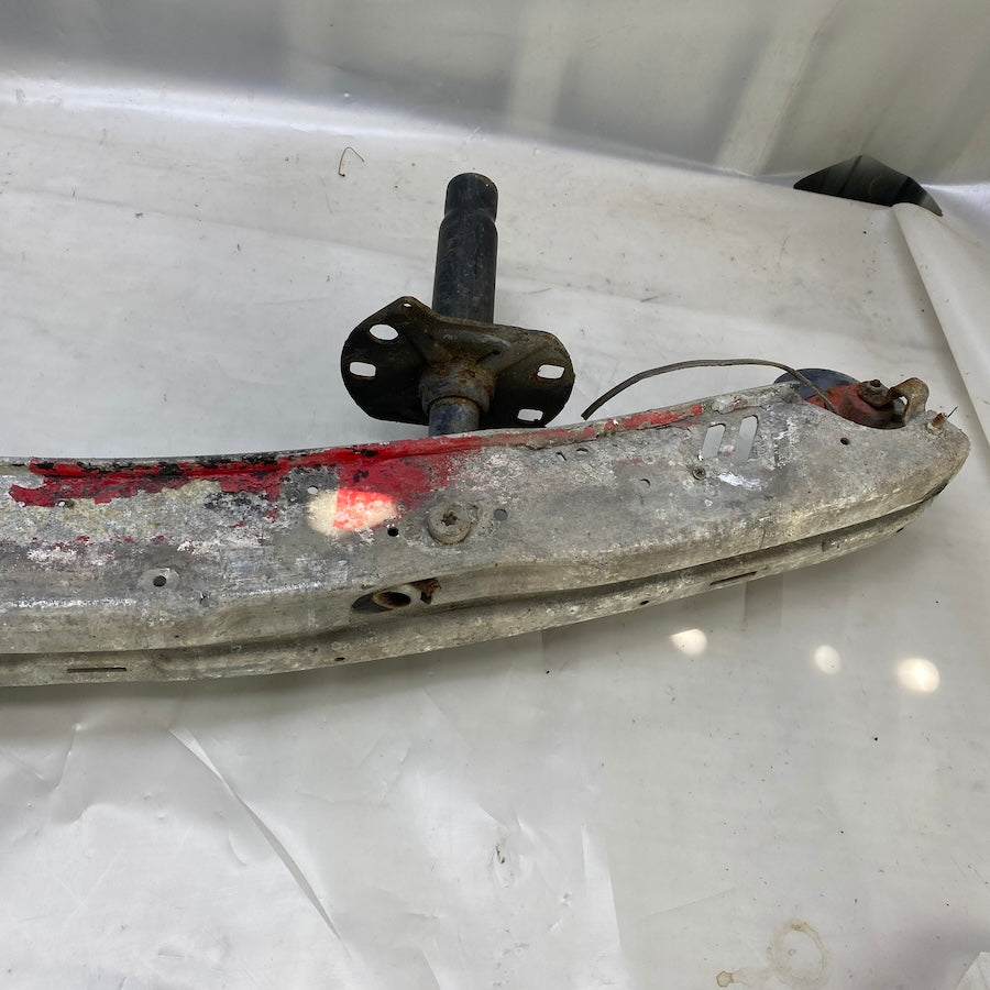 BMW E46 ön tampon demiri komple, dayanıklı ve uyumlu parça.