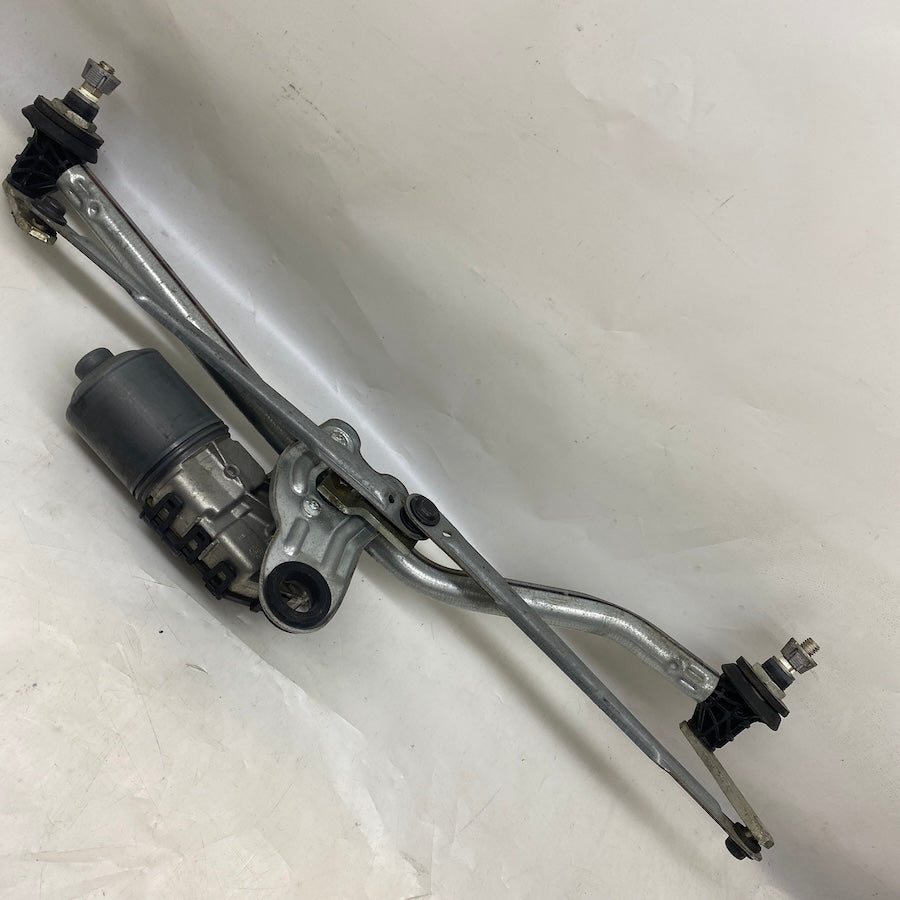 BMW 3 E46 Ön silecek motoru ve Mekanizması Orijinal 67636914577 Çıkma 2000-2006