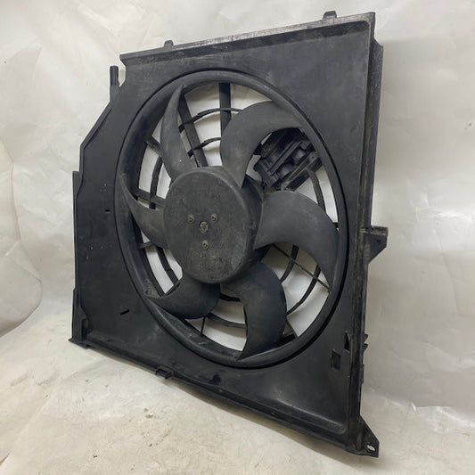 BMW 3 E46 Radyatör Fanı/Fan Davlumbazı Beyinli 17417503762 En Uygun Oto Parça
