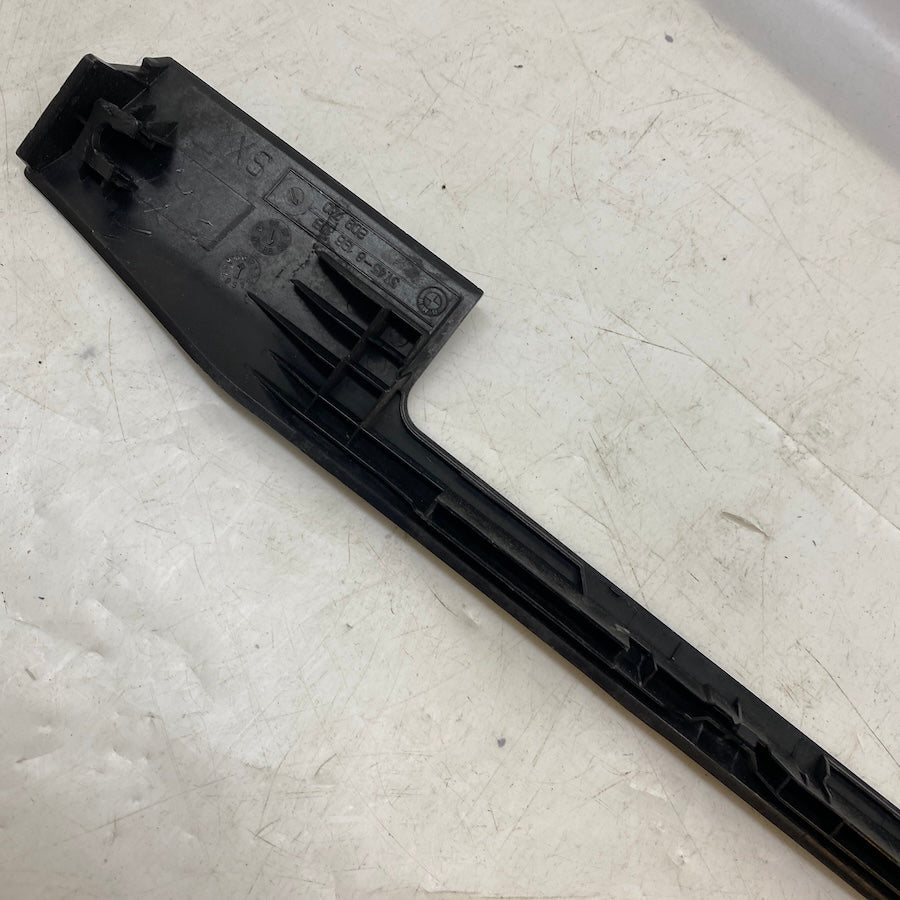 BMW E46 torpido orta iç trim çıtası – orijinal çıkma, sağlam durumda