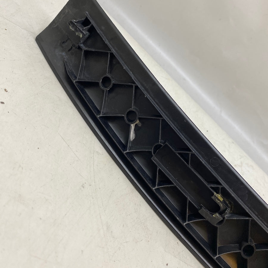 BMW 3 Serisi E46 torpido orta sağ bölüm çıtası – sağlam ve orijinal çıkma parça