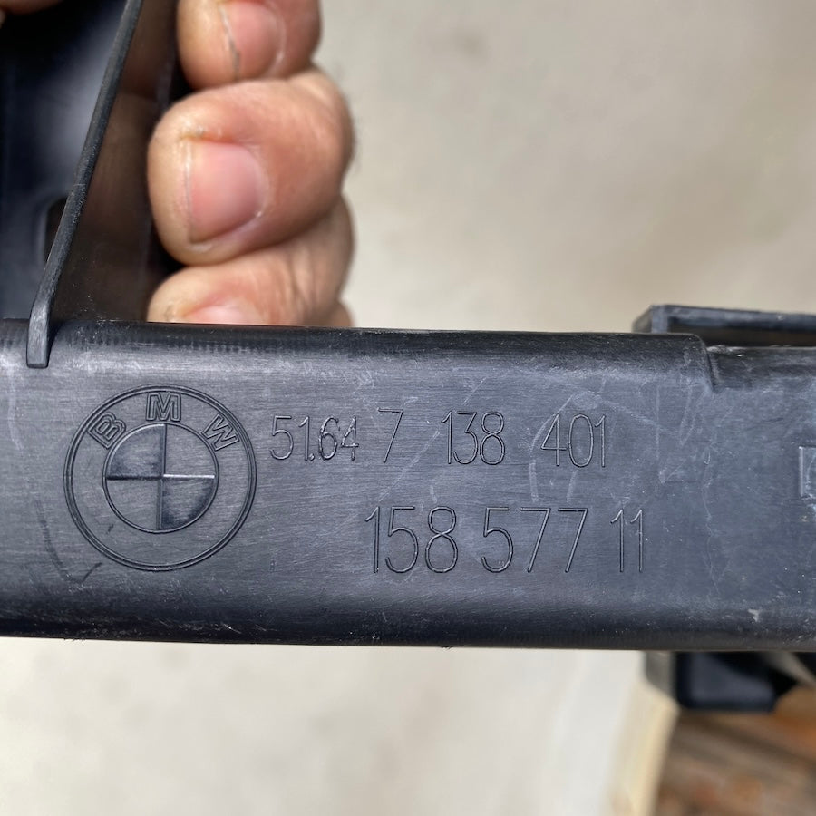 BMW 3 E90 LCI Far Alt Braketi 51647138401