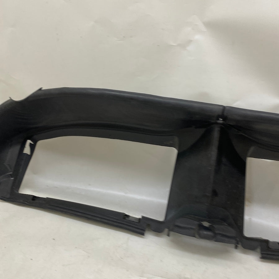 5171 7134099 kodlu BMW E90 panjur iç maskesi – orijinal çıkma gövde elemanı
