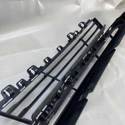 BMW 3 F30 F31 Ön Tampon Orta Izgara 51117386152