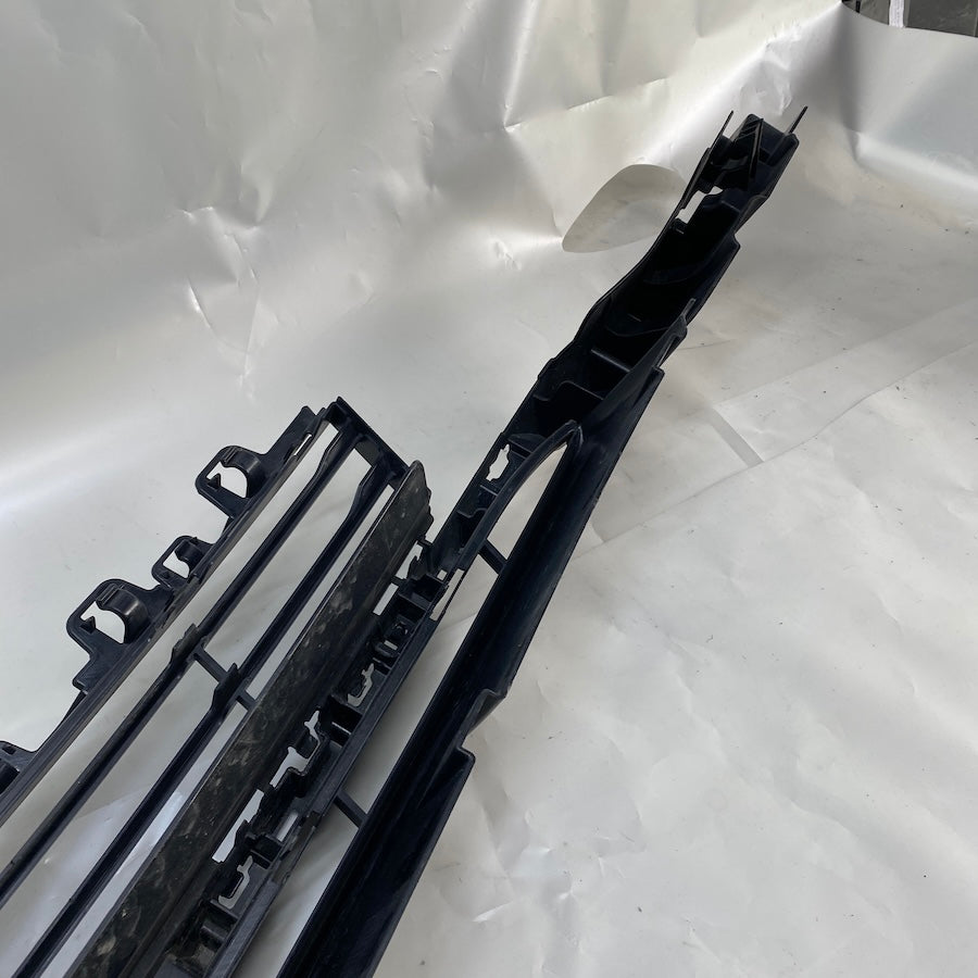 BMW 3 F30 F31 Ön Tampon Orta Izgara 51117386152