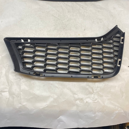 BMW 3 F30 M Teknik Sağ/Sol Sis Kapağı En Uygun Oto Parça