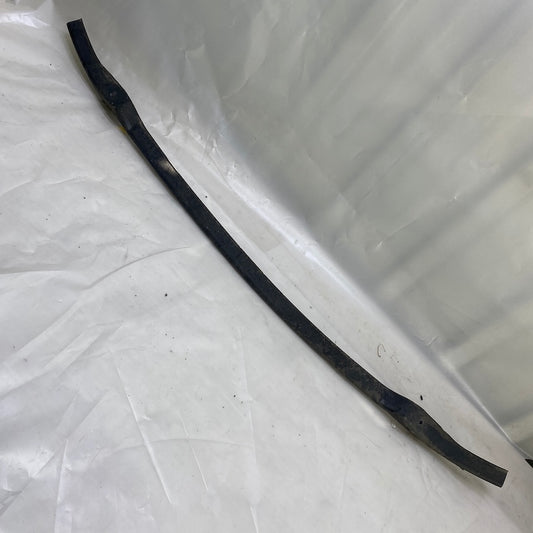 BMW 3 Serisi F30 model araçlar için ön tampon alt demir orijinal çıkma parça.