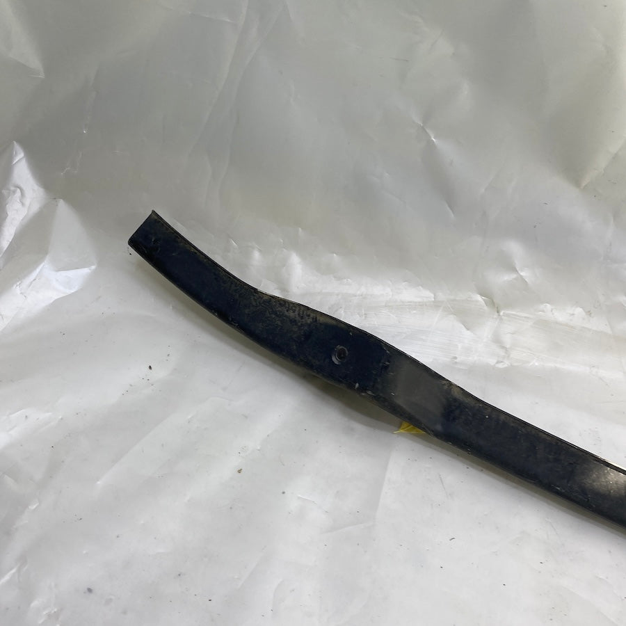 Kullanılmış sağlam BMW 3 F30 ön tampon alt demiri.