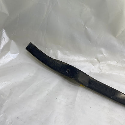 Kullanılmış sağlam BMW 3 F30 ön tampon alt demiri.