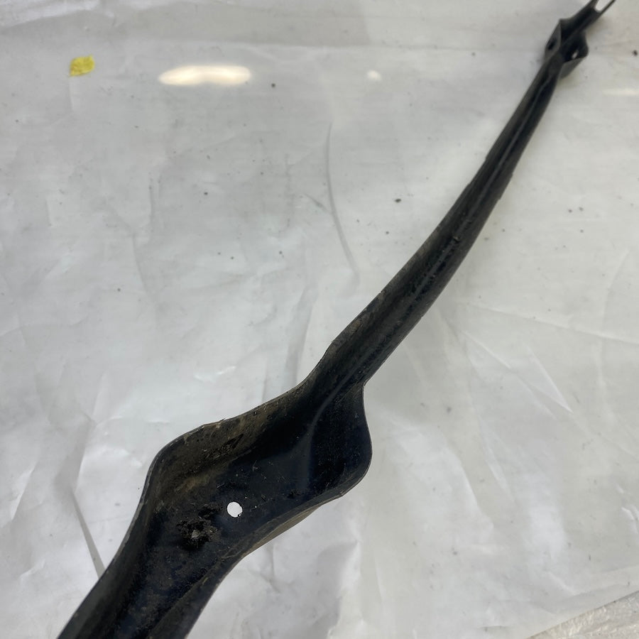 BMW 3 Serisi F30 ön tampon için yüksek kalite çıkma alt demir parçası.