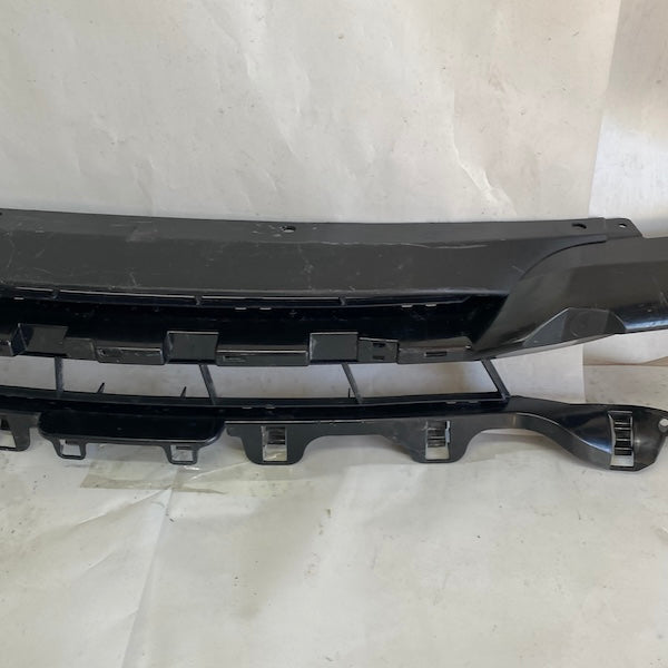 BMW 3 F30/F31 Tampon Orta Izgara 5111-7263478 Orijinal Çıkma En Uygun Oto Parça