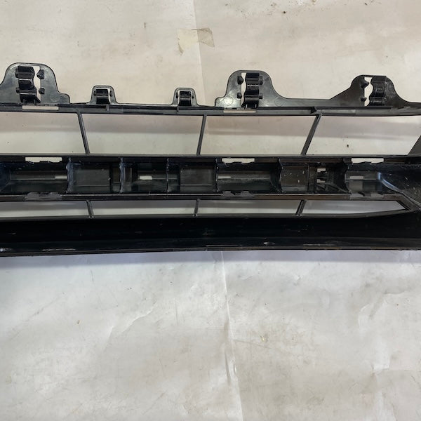 BMW 3 F30/F31 Tampon Orta Izgara 5111-7263478 Orijinal Çıkma En Uygun Oto Parça