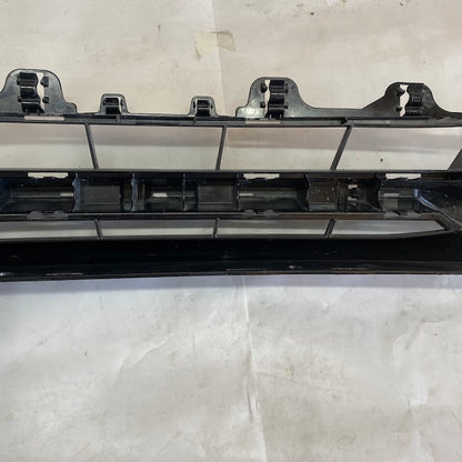 BMW 3 F30/F31 Tampon Orta Izgara 5111-7263478 Orijinal Çıkma En Uygun Oto Parça