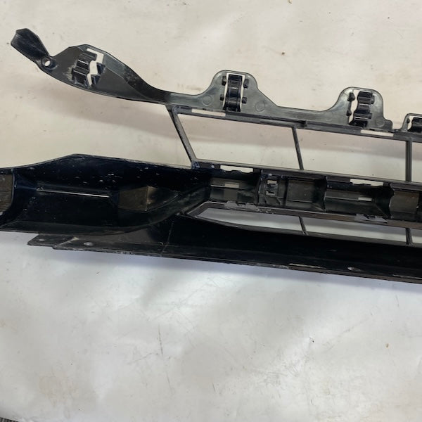 BMW 3 F30/F31 Tampon Orta Izgara 5111-7263478 Orijinal Çıkma En Uygun Oto Parça