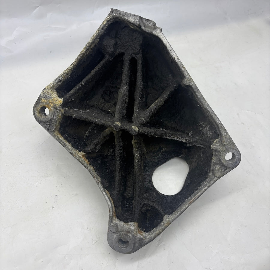 BMW 5 F10 Motor Bağlantı Braketi 2211-6793003-02 - En Uygun Oto Parça