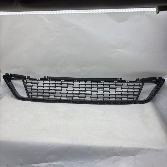 BMW 5 G30 LCI Ön Tampon Orta Izgara 5111 8098663 - En Uygun Oto Parça