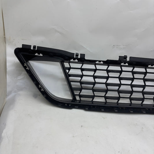 BMW 5 G30 LCI Ön Tampon Orta Izgara 5111 8098663 - En Uygun Oto Parça