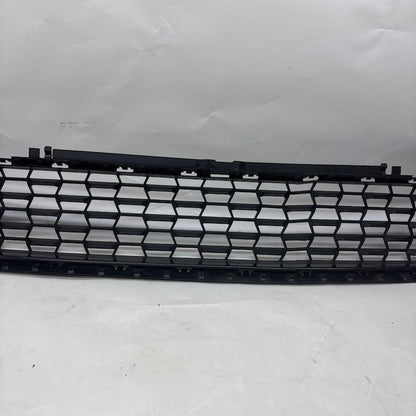 BMW 5 G30 LCI Ön Tampon Orta Izgara 5111 8098663 - En Uygun Oto Parça
