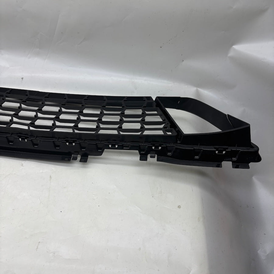 BMW 5 G30 LCI Ön Tampon Orta Izgara 5111 8098663 - En Uygun Oto Parça
