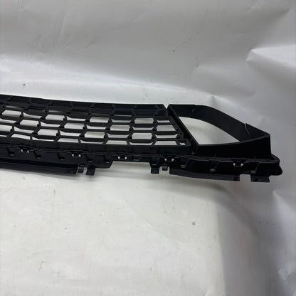 BMW 5 G30 LCI Ön Tampon Orta Izgara 5111 8098663 - En Uygun Oto Parça