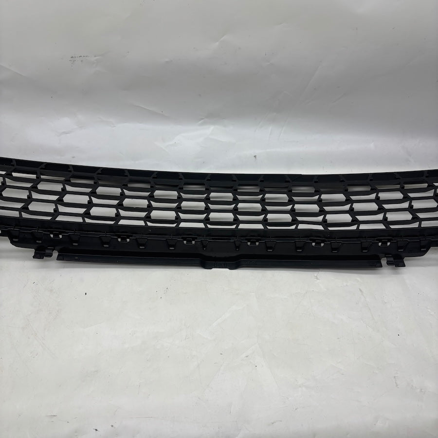 BMW 5 G30 LCI Ön Tampon Orta Izgara 5111 8098663 - En Uygun Oto Parça