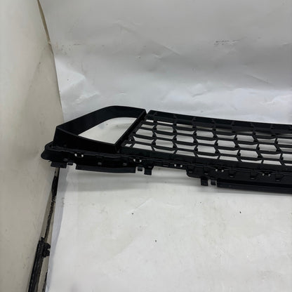 BMW 5 G30 LCI Ön Tampon Orta Izgara 5111 8098663 - En Uygun Oto Parça