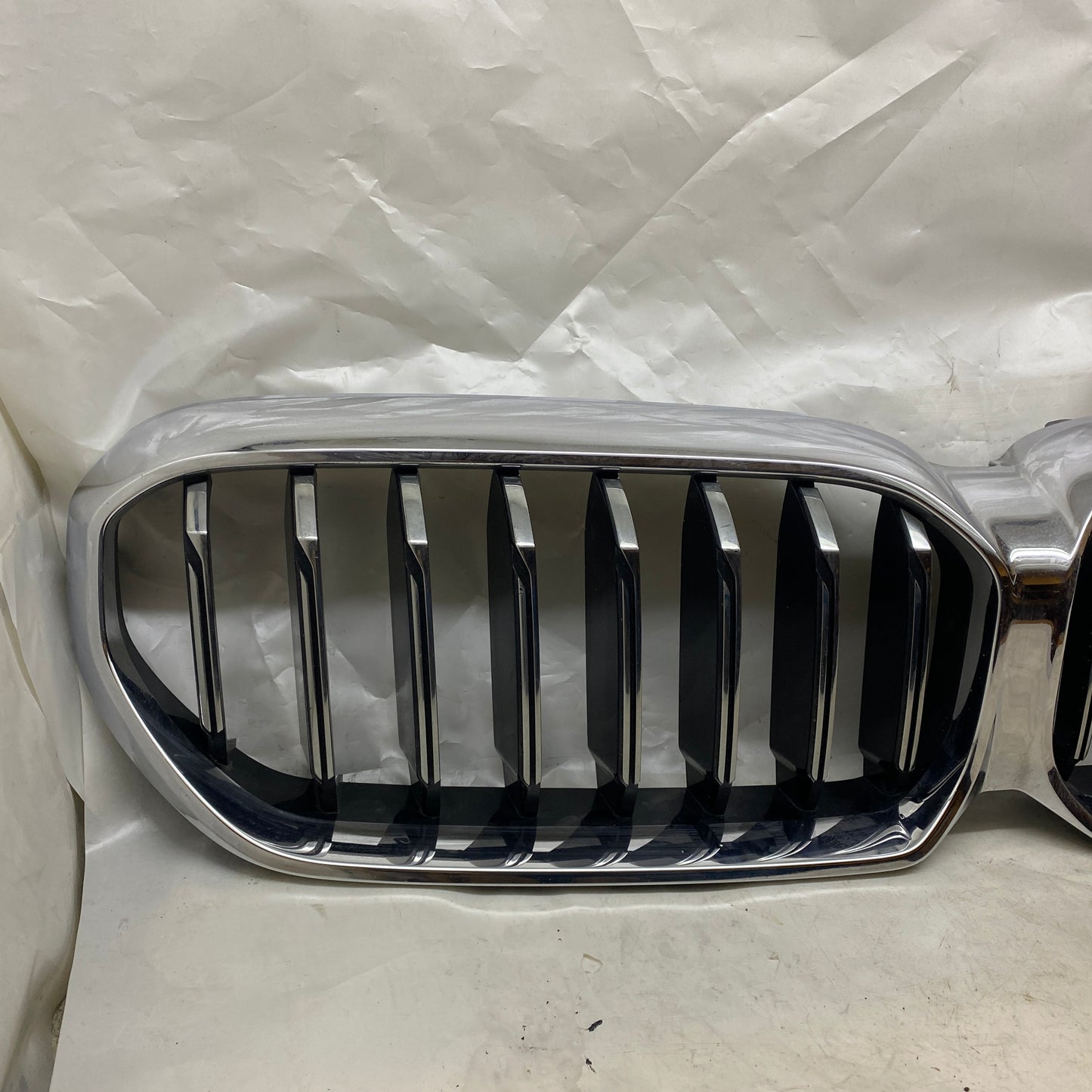 BMW 5 G30/G31 Ön Panjur 5113185178 Orijinal Çıkma En Uygun Oto Parça