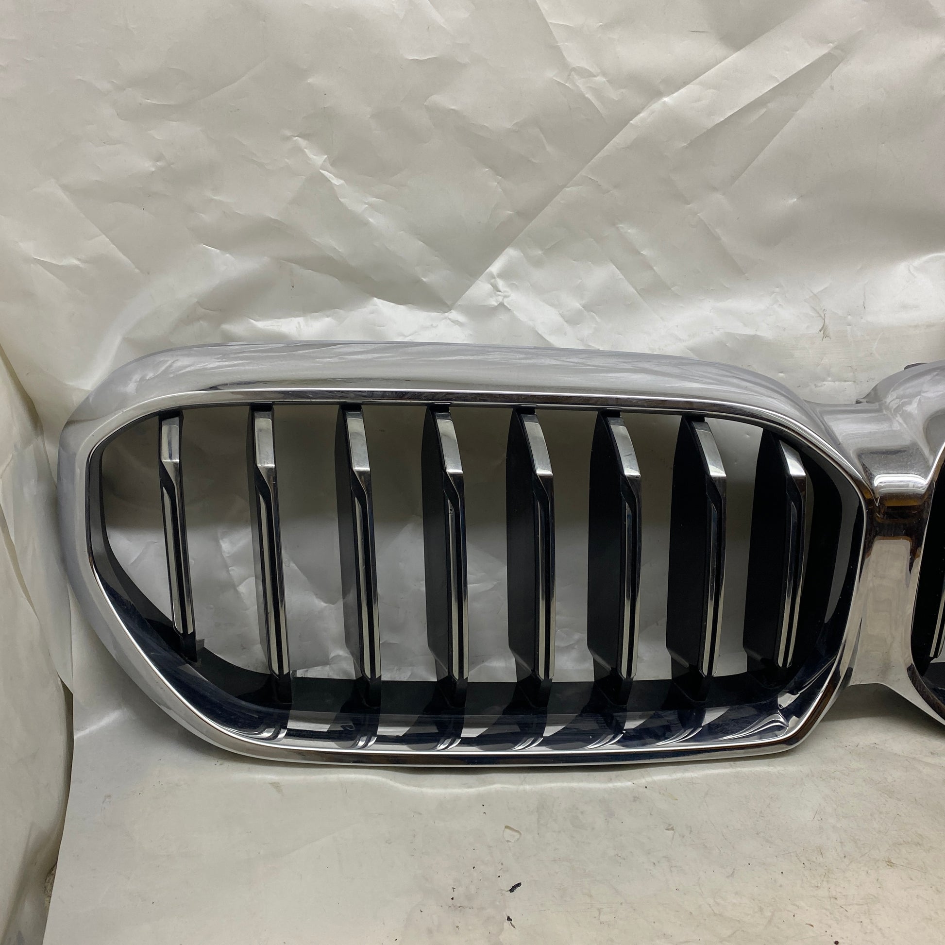 BMW 5 G30/G31 Ön Panjur 5113185178 Orijinal Çıkma En Uygun Oto Parça