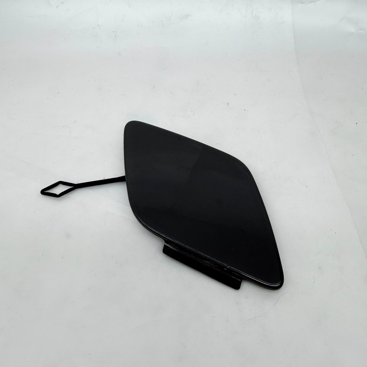 BMW G30 G31 LCI 5 Serisi M Sport Ön Tampon Çeki Demiri Kapağı 51118098674