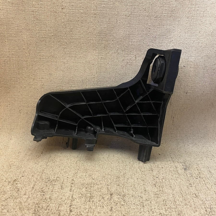 BMW 5 Seri G30 G31 Ön Tampon Braketi 1149051XX