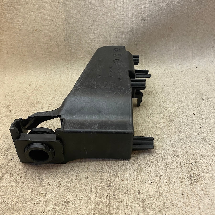 BMW 5 Seri G30 G31 Ön Tampon Braketi 1149051XX