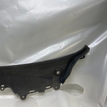 BMW 5 Serisi F07 GT Ön Cam Altı Su Tahliye Paneli 51717199752 Orijinal (2010–2017)
