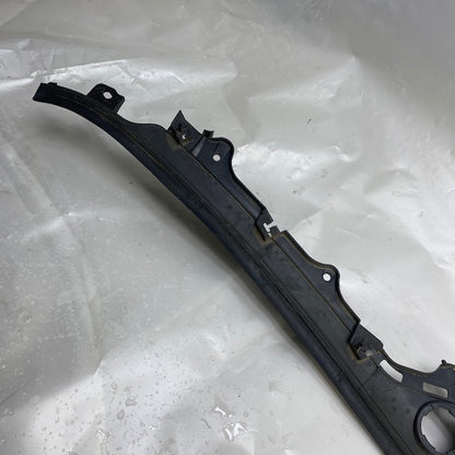 BMW 5 Serisi F07 GT Ön Cam Altı Su Tahliye Paneli 51717199752 Orijinal (2010–2017)