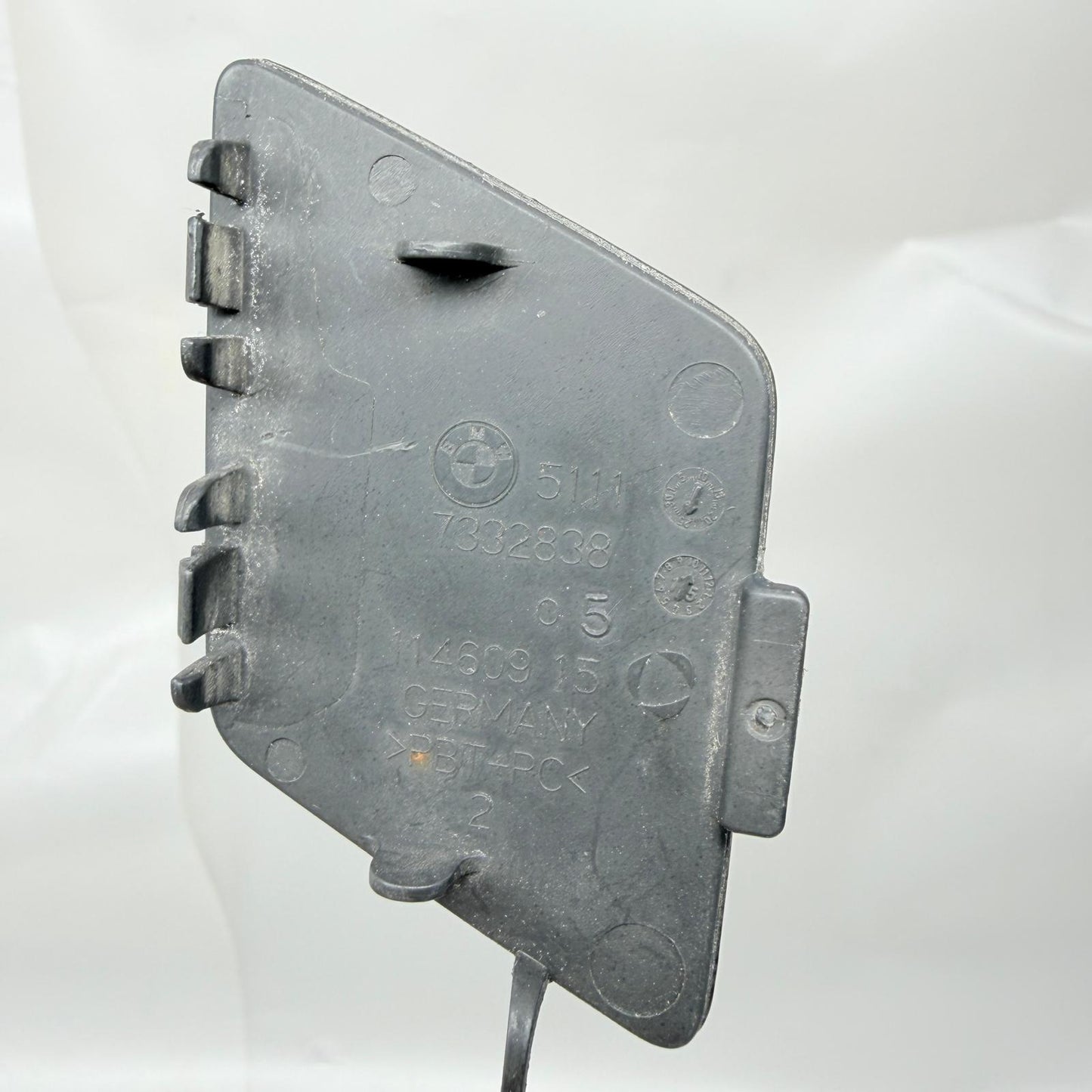 BMW 5 Serisi F10 F11 LCI F18 Ön Tampon Çeki Demir Kapağı 51117332838 En Uygun Oto Parça