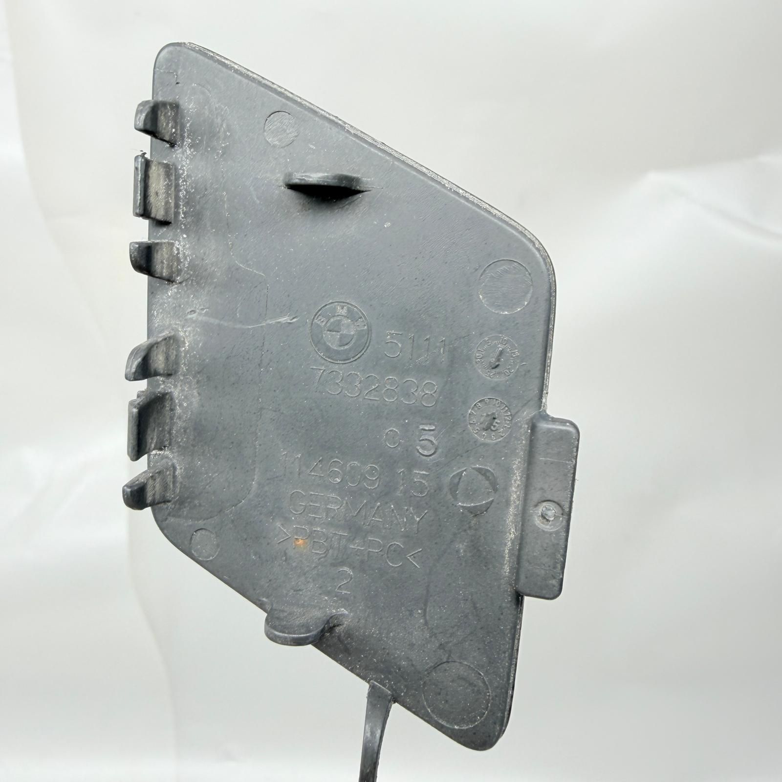 BMW 5 Serisi F10 F11 LCI F18 Ön Tampon Çeki Demir Kapağı 51117332838 En Uygun Oto Parça
