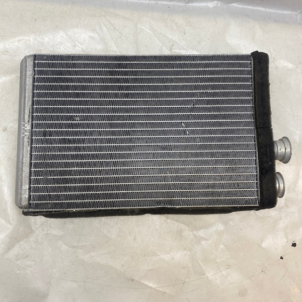 BMW 5 Serisi G30 5.20/5.25 Kalorifer Radyatörü Orijinal Çıkma En Uygun Oto Parça