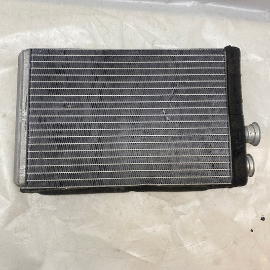 BMW 5 Serisi G30 5.20/5.25 Kalorifer Radyatörü Orijinal Çıkma En Uygun Oto Parça