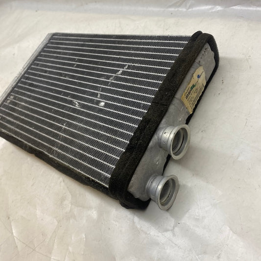 BMW 5 Serisi G30 5.20/5.25 Kalorifer Radyatörü Orijinal Çıkma En Uygun Oto Parça