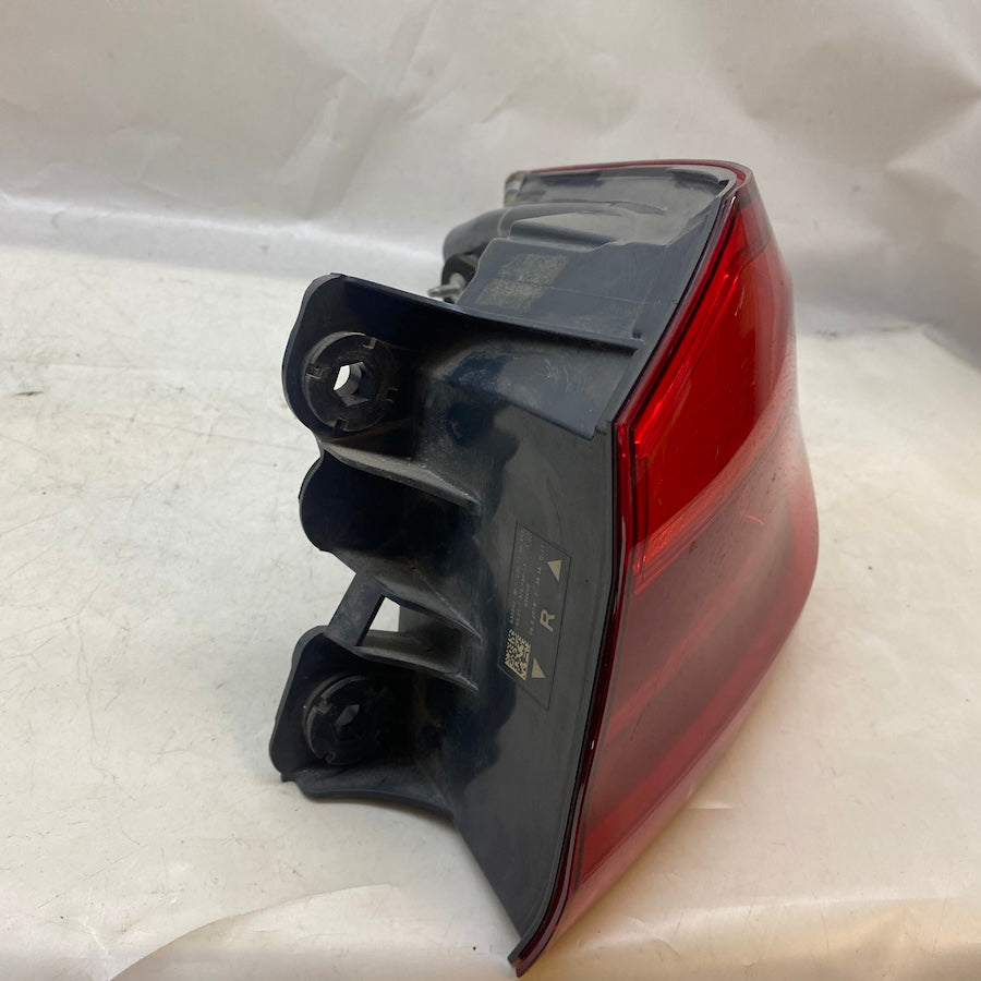 BMW 5 Serisi G30 Dış Stop Lambası 6321737464R/6321737463L 17-20