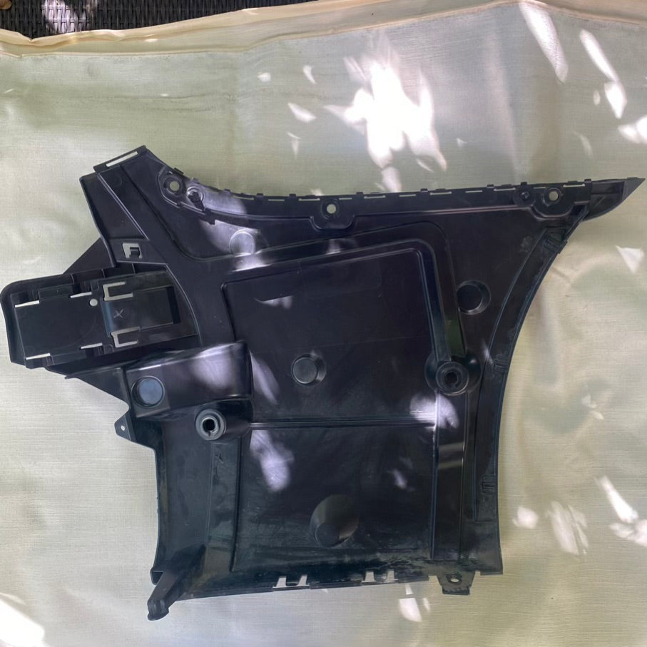 BMW 5 Serisi G30/G31 Arka Sol Tampon Braketi 8098689 18777535